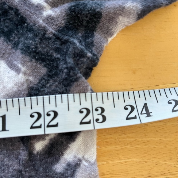 Lane Bryant Black/White Geometric Print V-Neck Button-Up Cardigan Sweater 22/24 - Picture 4 of 9